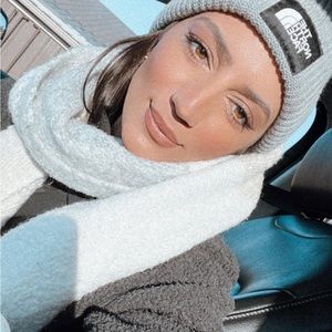 Meet your Posher, Melike